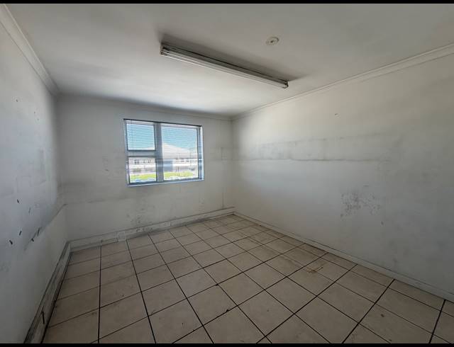 1,200M² WAREHOUSE TO LET IN BLACKHEATH INDUSTRIAL